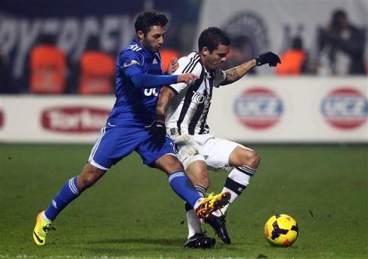 Kasımpaşa - Beşiktaş maçında saha karıştı