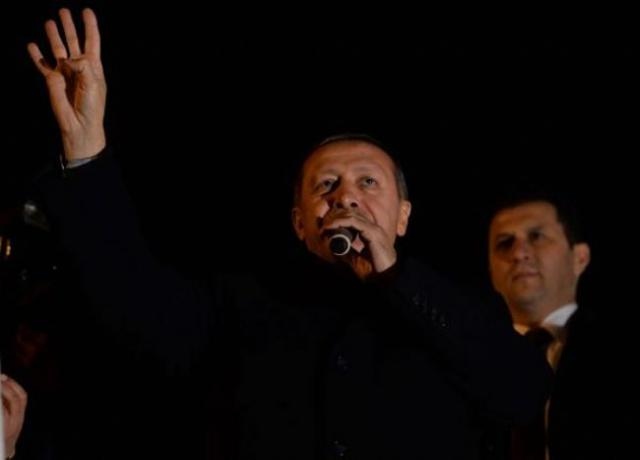 Başbakan Erdoğan'a Trabzon'da kefenli karşılama