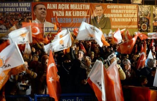 Başbakan Erdoğan'a Trabzon'da kefenli karşılama