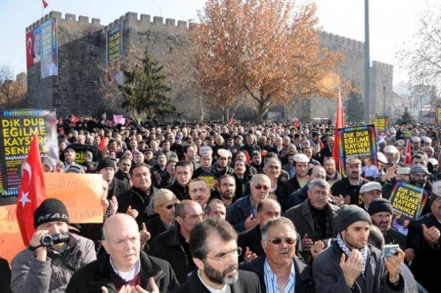 Kayseri'de Başbakan'a destek zinciri