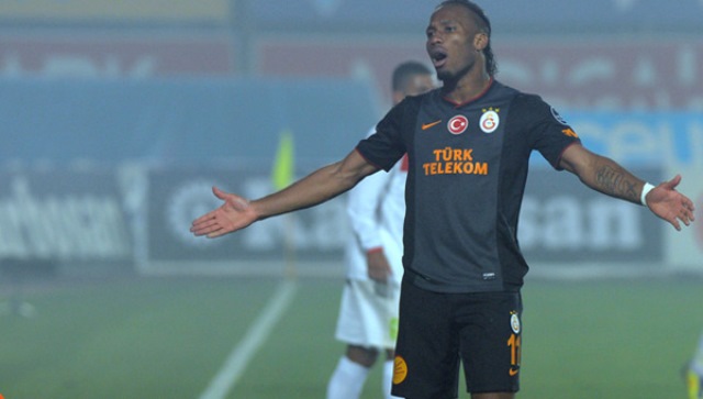 Drogba oyundan çıkarılınca tepki gösterdi