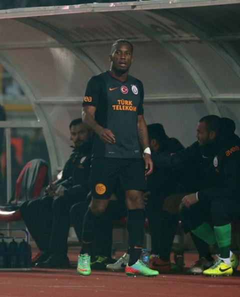 Drogba oyundan çıkarılınca tepki gösterdi