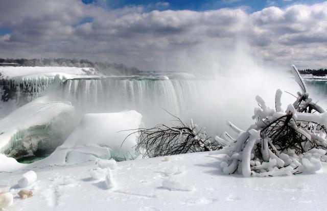 Niagara Şelalesi’nde rekor donma