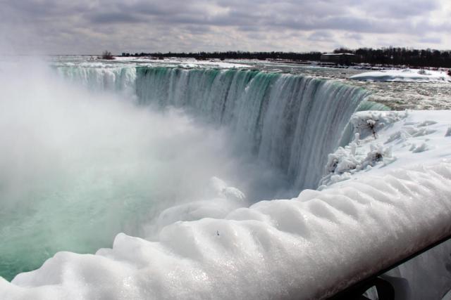 Niagara Şelalesi’nde rekor donma