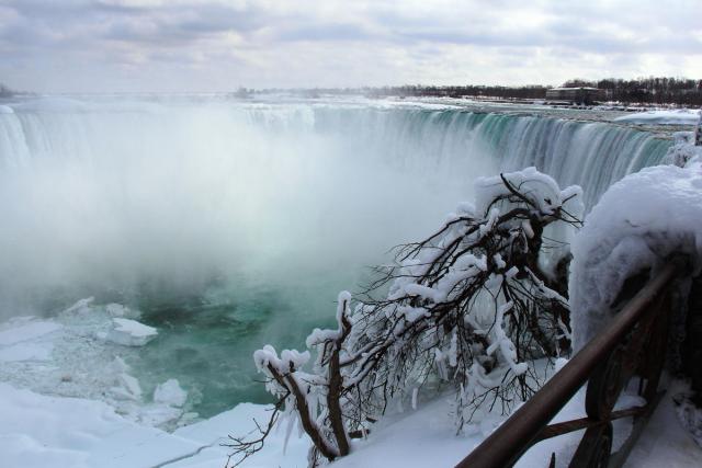 Niagara Şelalesi’nde rekor donma