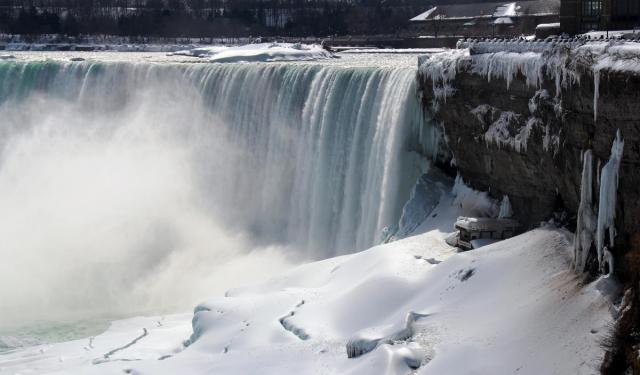 Niagara Şelalesi’nde rekor donma