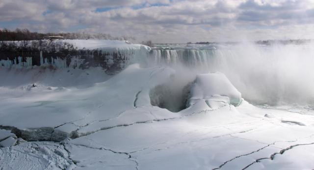 Niagara Şelalesi’nde rekor donma