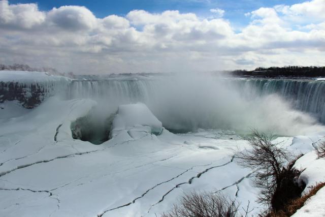 Niagara Şelalesi’nde rekor donma