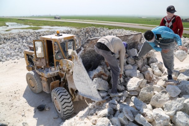 Onlar kireci ilkel yollarla üretiyor