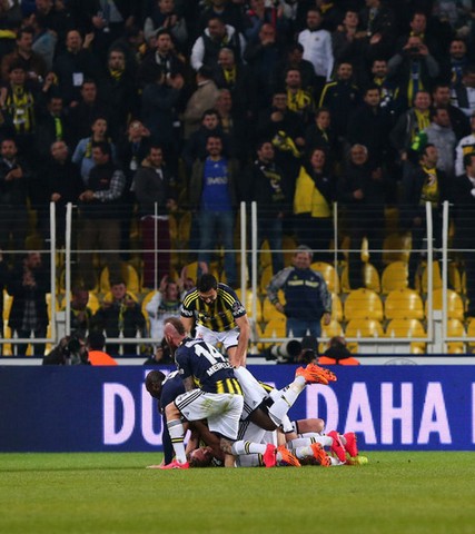 Lider Fenerbahçe durmuyor