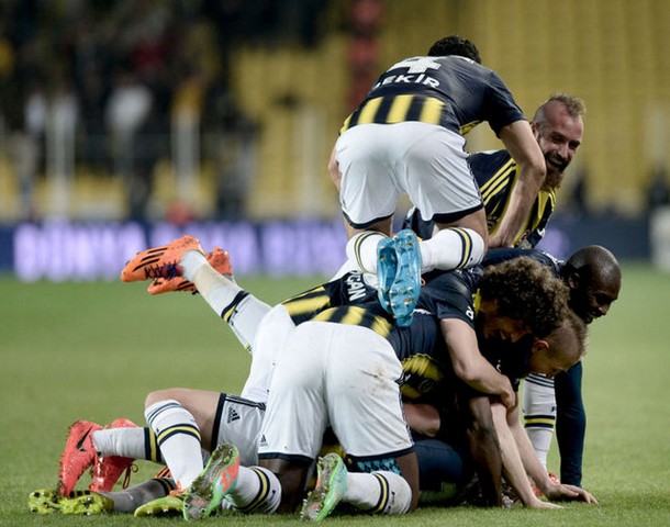 Lider Fenerbahçe durmuyor