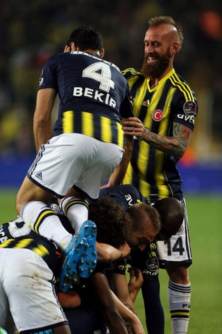 Lider Fenerbahçe durmuyor