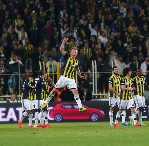 Lider Fenerbahçe durmuyor