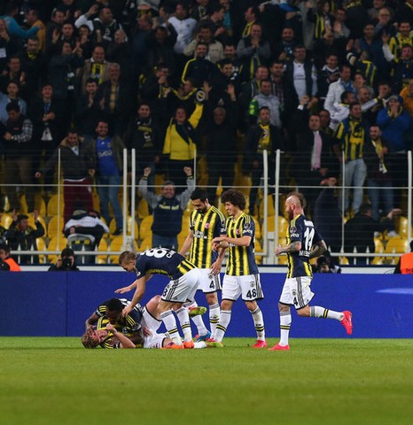 Lider Fenerbahçe durmuyor