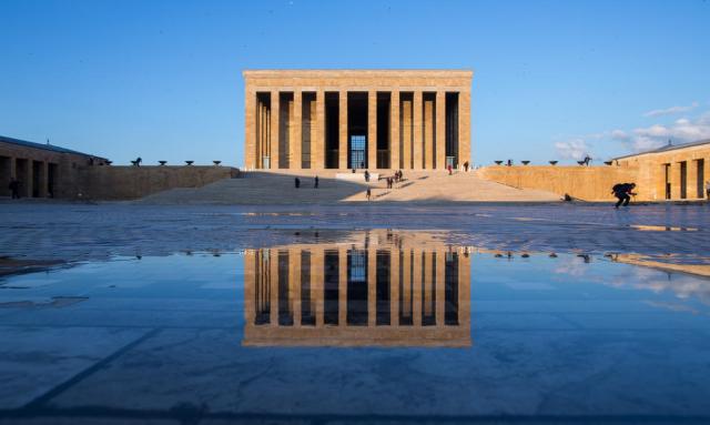 "Bir ışık da sen yak Anıtkabir'de..."