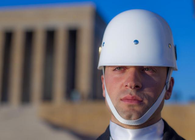 "Bir ışık da sen yak Anıtkabir'de..."