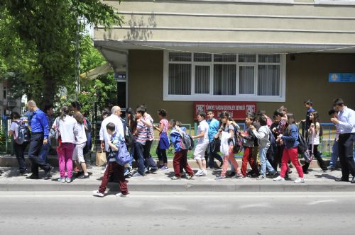 Ege'deki büyük deprem vatandaşı sokağa döktü