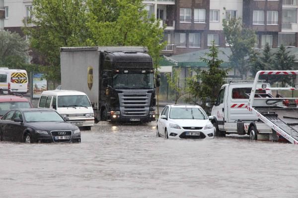 Ankara'yı sel aldı!