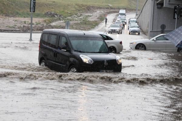 Ankara'yı sel aldı!