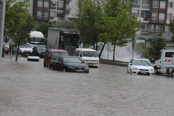 Ankara'yı sel aldı!