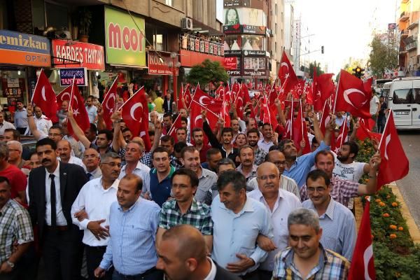 'Bayrağa saygı' için yürüdüler