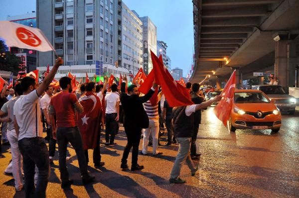 Ülkü Ocakları'ndan "bayrak" yürüyüşü