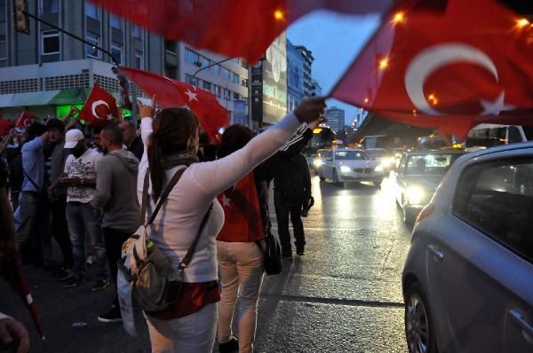 Ülkü Ocakları'ndan "bayrak" yürüyüşü