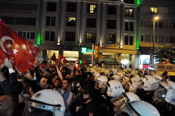 Ülkü Ocakları'ndan "bayrak" yürüyüşü