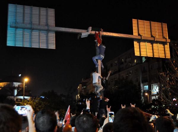 Ülkü Ocakları'ndan "bayrak" yürüyüşü