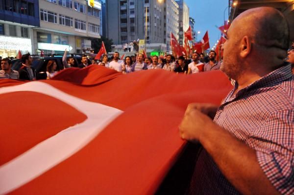 Ülkü Ocakları'ndan "bayrak" yürüyüşü