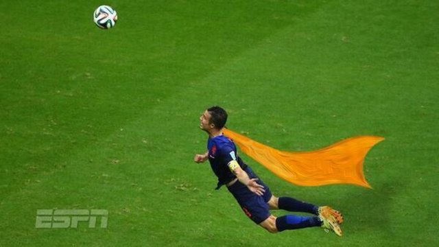 Van Persie attı sosyal medya yıkıldı!