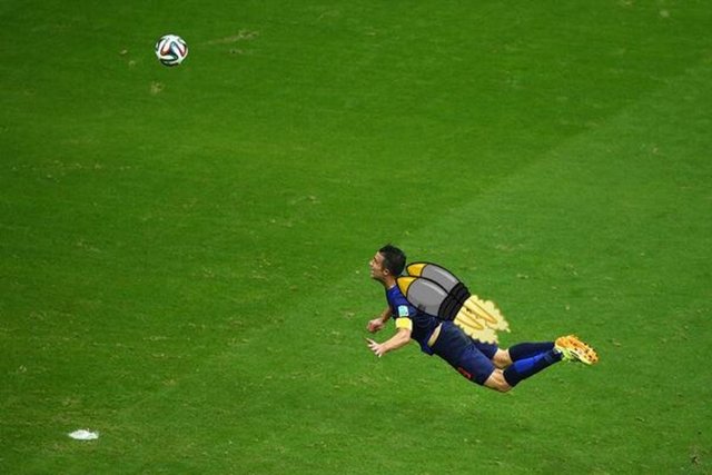 Van Persie attı sosyal medya yıkıldı!