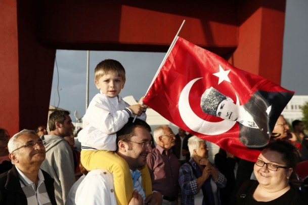 "Balyoz davası" tahliyeleri sevindirdi!