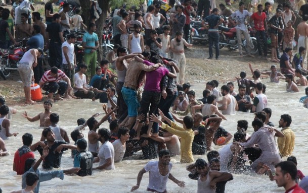 Sıcak hava bakın ne yaptırdı?