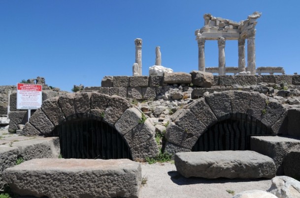 Bergama Dünya Mirası Listesi'nde (İlklerin kenti )