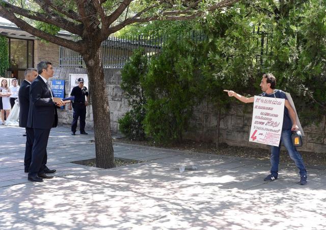 TBMM önünde protesto