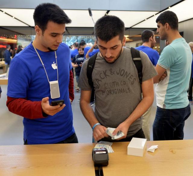 iPhone 6 satışa sunuldu