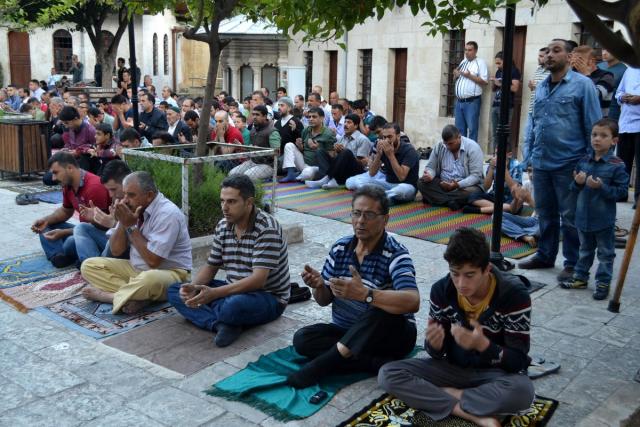 Bayramda dualar 'Barış' için