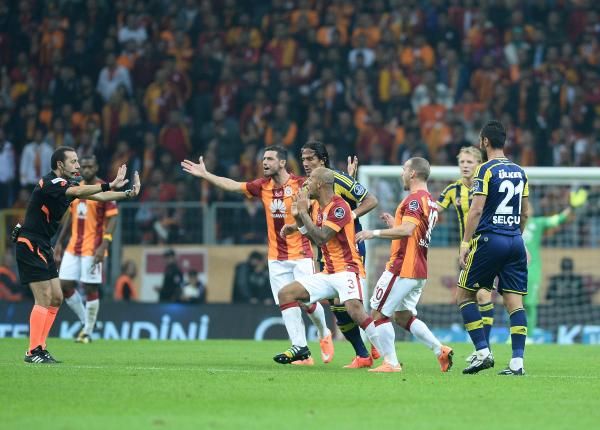 Galatasaray-Fenerbahçe derbisinden kareler