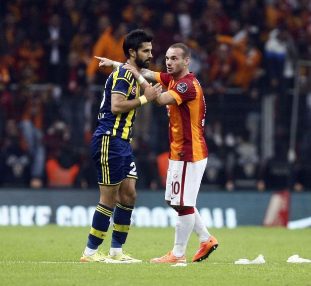 İşte sosyal medyayı sallayan Sneijder mesajları