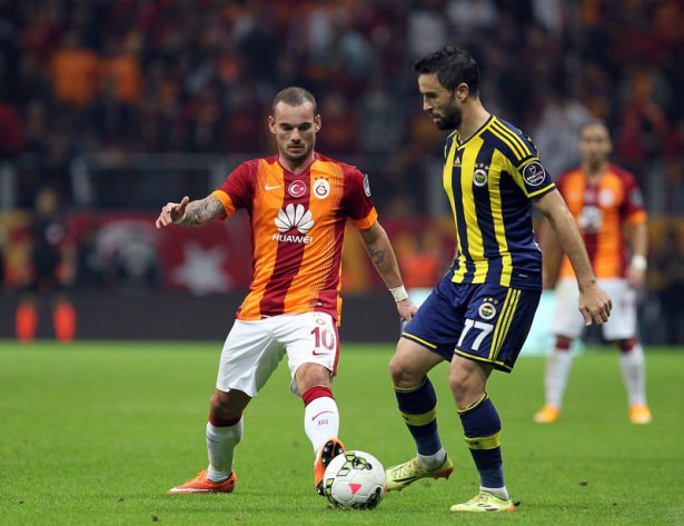 İşte sosyal medyayı sallayan Sneijder mesajları