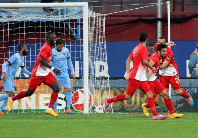 Trabzonspor - Gaziantepspor karşılaşmasından kareler