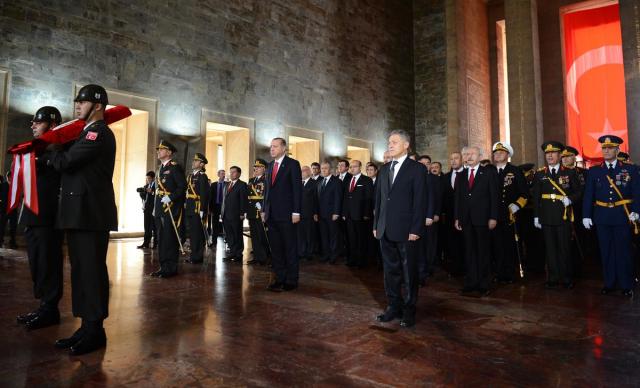 Devletin zirvesi Anıtkabir'de