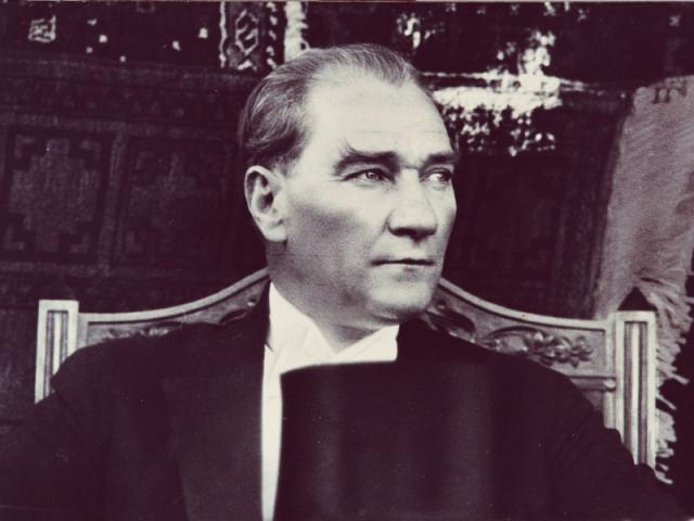 Atatürk'ün saçları neden sarıydı?