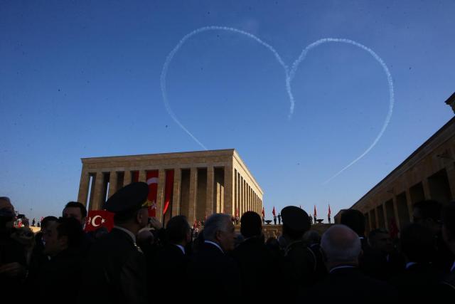 Bütük Önder Atatürk Anıtkabir'de törenle anıldı