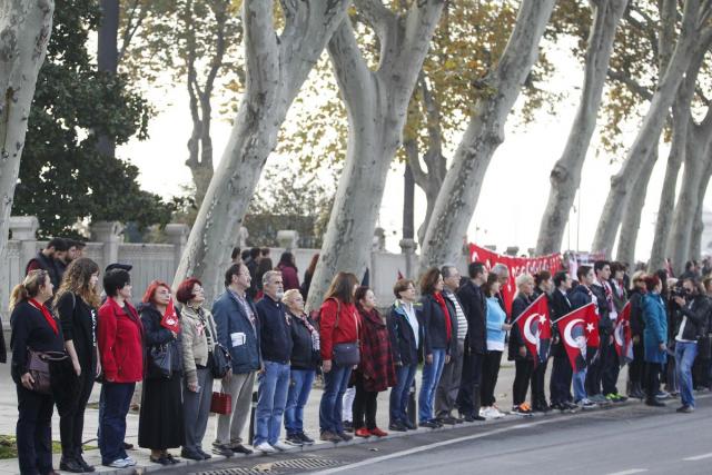 Saat 9'u 5 geçe Türkiye'de hayat durdu