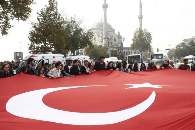 Saat 9'u 5 geçe Türkiye'de hayat durdu