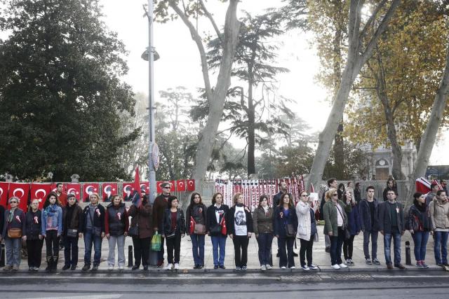 Saat 9'u 5 geçe Türkiye'de hayat durdu