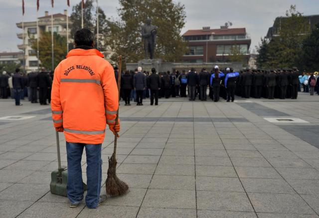 Saat 9'u 5 geçe Türkiye'de hayat durdu