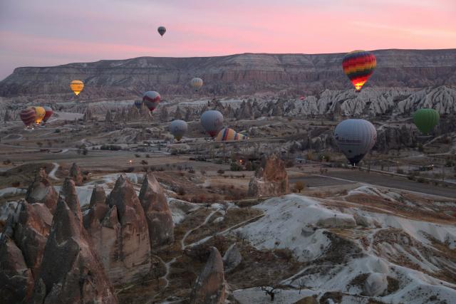 Kapadokya semaları balonlarla renkleniyor